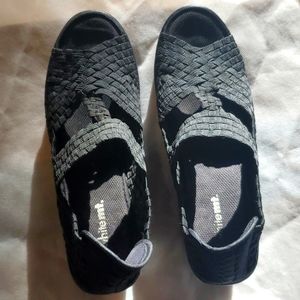 Comfy White Mountain Black Wedge Woven Sandals Size 8.5